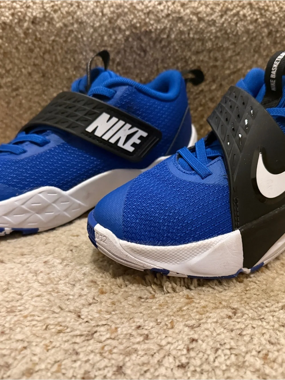 Nike Team Hustle Kids Basketball Sneakers with Velcro size 2 Y